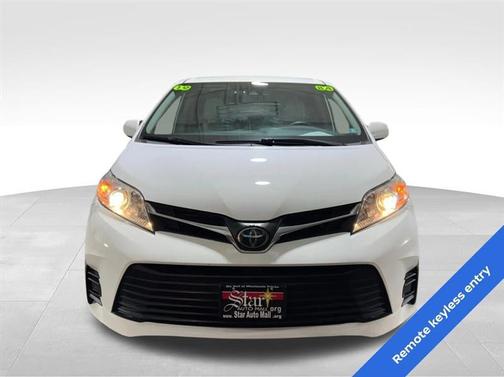 2019 Toyota Sienna LE