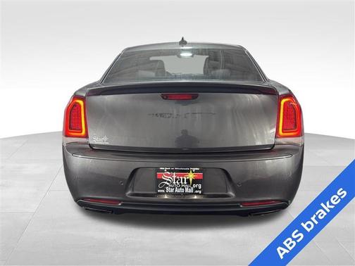 2016 Chrysler 300 S