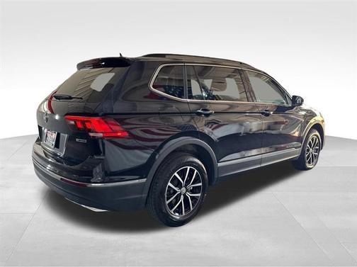Deep Black Pearl Effect 2021 Volkswagen Tiguan 2.0T SE