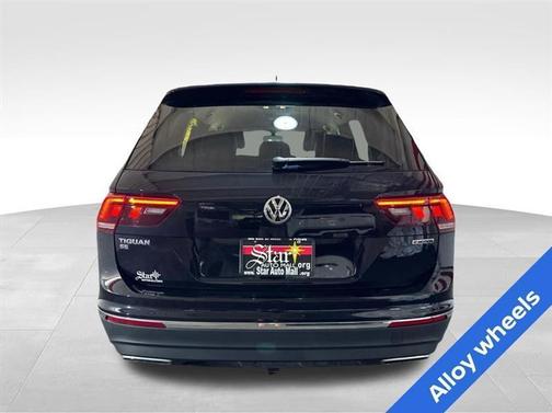 Deep Black Pearl Effect 2021 Volkswagen Tiguan 2.0T SE