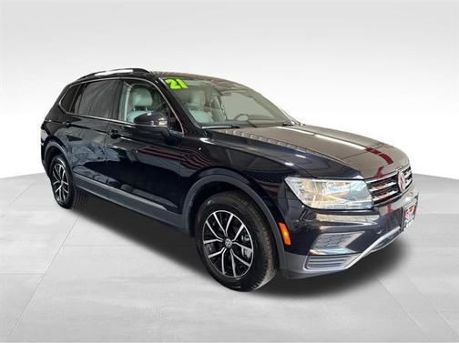 Deep Black Pearl Effect 2021 Volkswagen Tiguan 2.0T SE