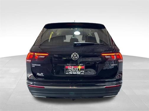 Deep Black Pearl Effect 2021 Volkswagen Tiguan 2.0T SE