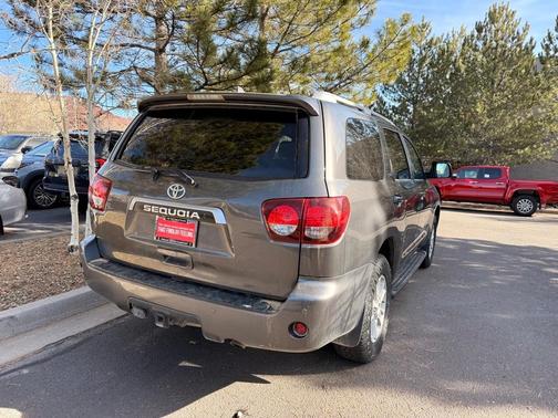 2022 Toyota Sequoia SR5