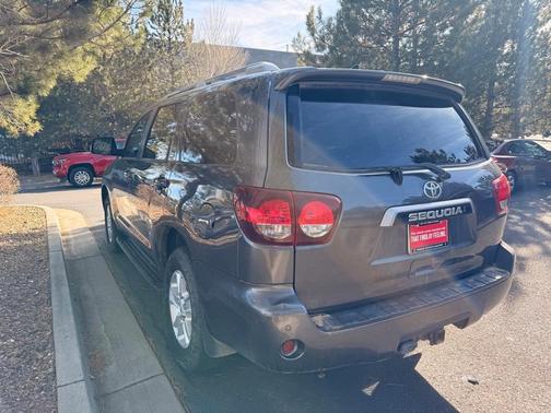 2022 Toyota Sequoia SR5