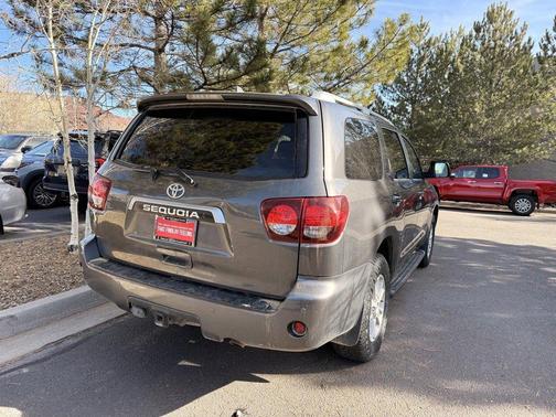 2022 Toyota Sequoia SR5