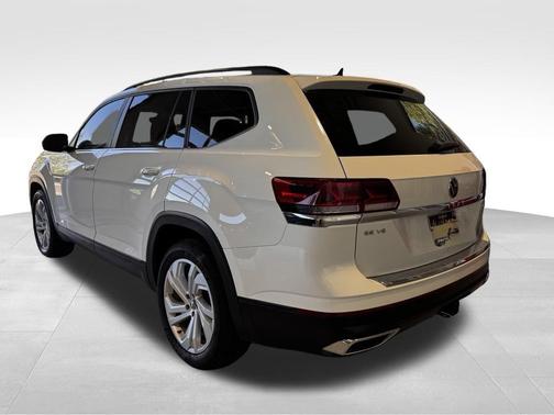 Pure White 2022 Volkswagen Atlas 3.6L SE w/Technology
