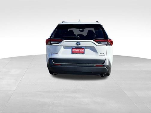 2021 Toyota RAV4 Hybrid XLE