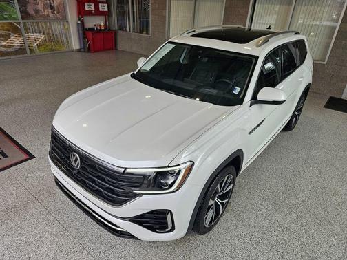 2025 Volkswagen Atlas 2.0T SEL Premium R-Line