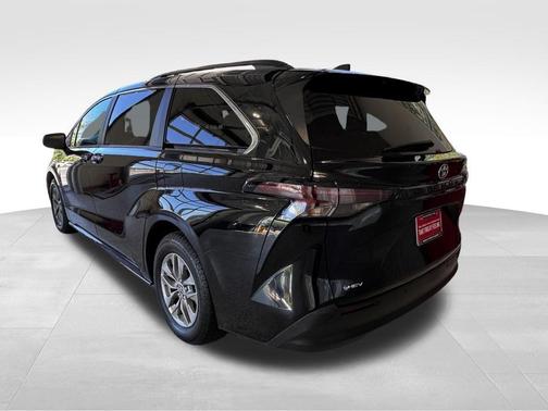 Midnight Black Metallic 2025 Toyota Sienna XLE