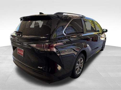 Midnight Black Metallic 2025 Toyota Sienna XLE