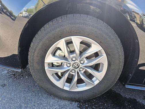 Midnight Black Metallic 2025 Toyota Sienna XLE