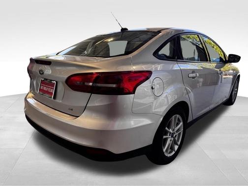 Ingot Silver 2018 Ford Focus SE