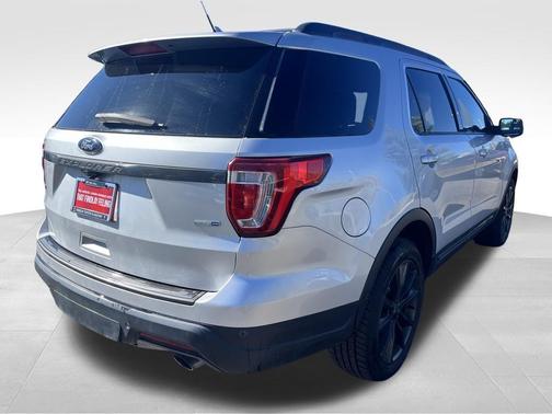 Ingot Silver Metallic 2018 Ford Explorer XLT