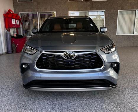 2023 Toyota Highlander Platinum