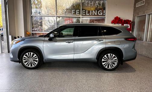 2023 Toyota Highlander Platinum