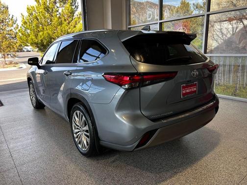 2023 Toyota Highlander Platinum