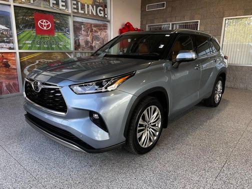 2023 Toyota Highlander Platinum
