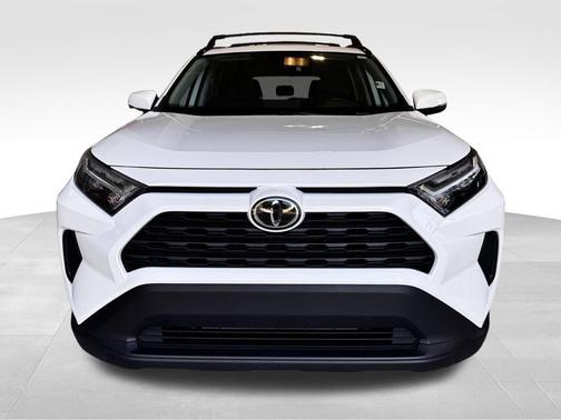 Ice Cap 2023 Toyota RAV4 XLE