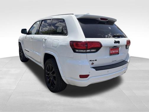 Bright White Clearcoat 2021 Jeep Grand Cherokee Laredo