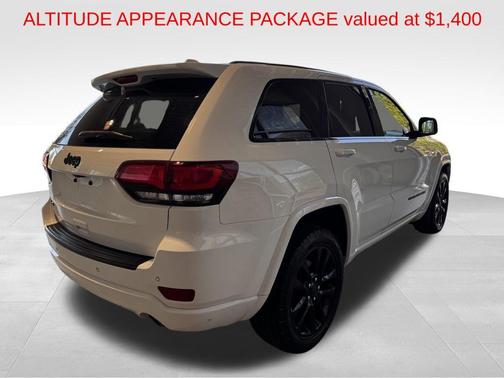 Bright White Clearcoat 2021 Jeep Grand Cherokee Laredo