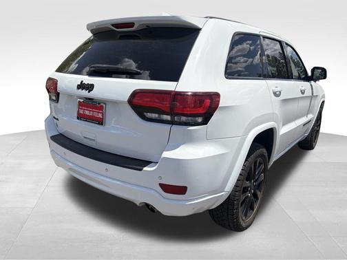 Bright White Clearcoat 2021 Jeep Grand Cherokee Laredo