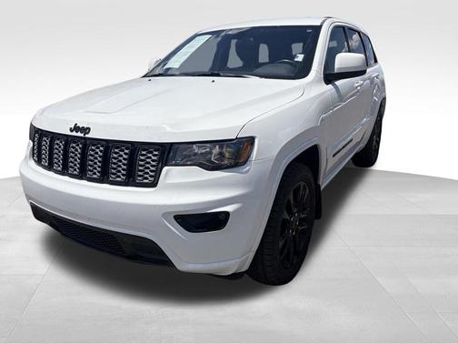 Bright White Clearcoat 2021 Jeep Grand Cherokee Laredo