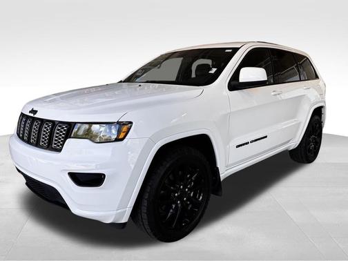 Bright White Clearcoat 2021 Jeep Grand Cherokee Laredo
