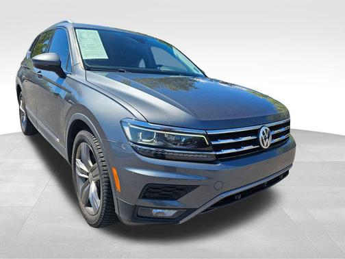 Platinum Gray Metallic 2018 Volkswagen Tiguan 2.0T SEL