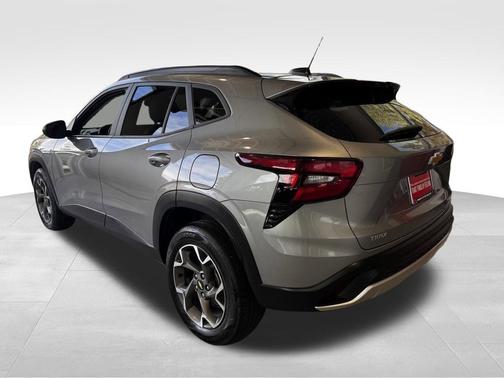 Sterling Gray Metallic 2025 Chevrolet Trax LT