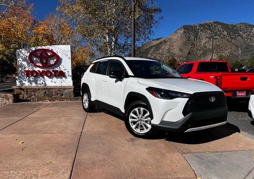 2025 Toyota Corolla Cross LE