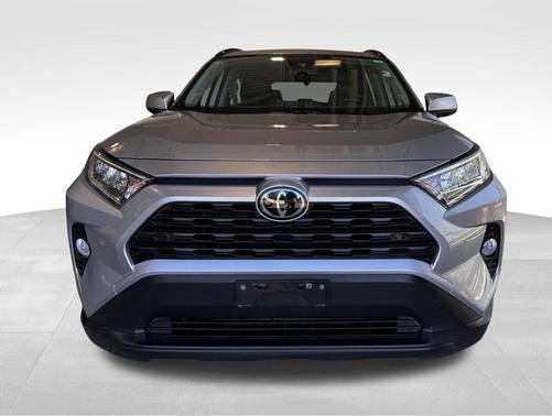 Silver Sky Metallic 2019 Toyota RAV4 XLE Premium