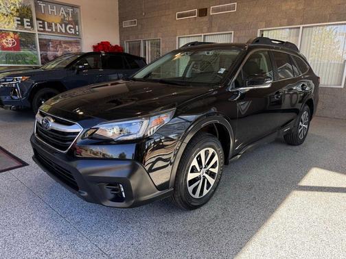 Crystal Black Silica 2022 Subaru Outback Premium