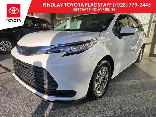 2022 Toyota Sienna LE