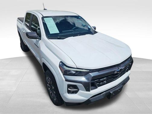 Summit White 2023 Chevrolet Colorado LT