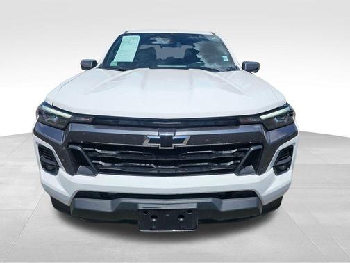Summit White 2023 Chevrolet Colorado LT