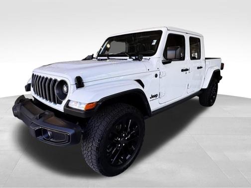 Bright White Clearcoat 2025 Jeep Gladiator Sport