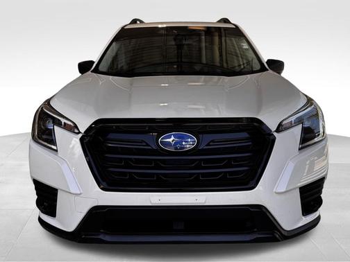 Crystal White Pearl 2023 Subaru Forester Limited