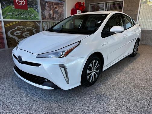 2022 Toyota Prius LE