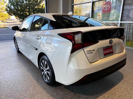 2022 Toyota Prius LE