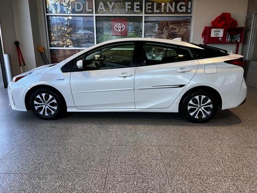 2022 Toyota Prius LE