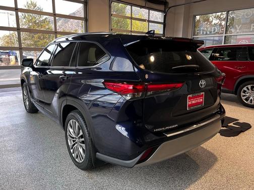 2020 Toyota Highlander Hybrid Platinum