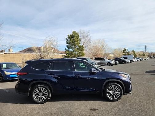 2020 Toyota Highlander Hybrid Platinum