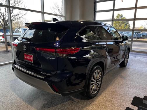 2020 Toyota Highlander Hybrid Platinum