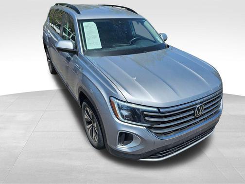 Silver Mist Metallic 2024 Volkswagen Atlas 2.0T SE