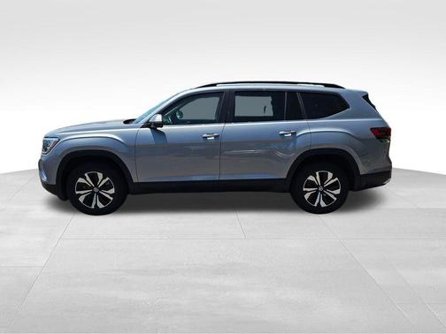 Silver Mist Metallic 2024 Volkswagen Atlas 2.0T SE