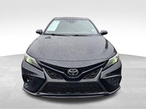 Midnight Black Metallic 2022 Toyota Camry SE