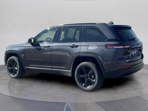Metallic 2023 Jeep Grand Cherokee LIMITED