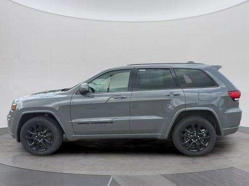 Sting Gray Clearcoat 2022 Jeep Grand Cherokee LAREDO