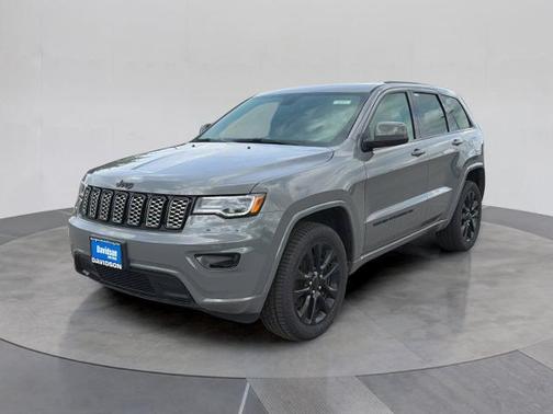 Sting Gray Clearcoat 2022 Jeep Grand Cherokee LAREDO
