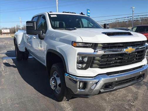 Summit White 2026 Chevrolet Silverado 3500 LT